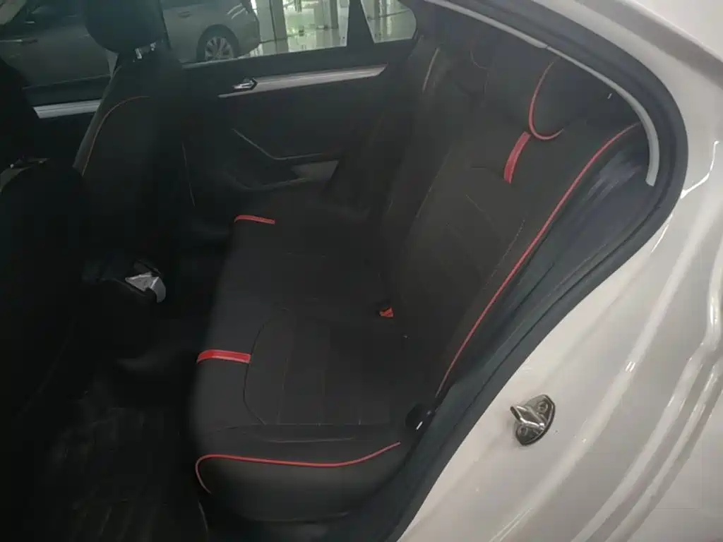 LAMANDO 2018 230TSI DSG Fashion Edition купить на сайте DeffCars