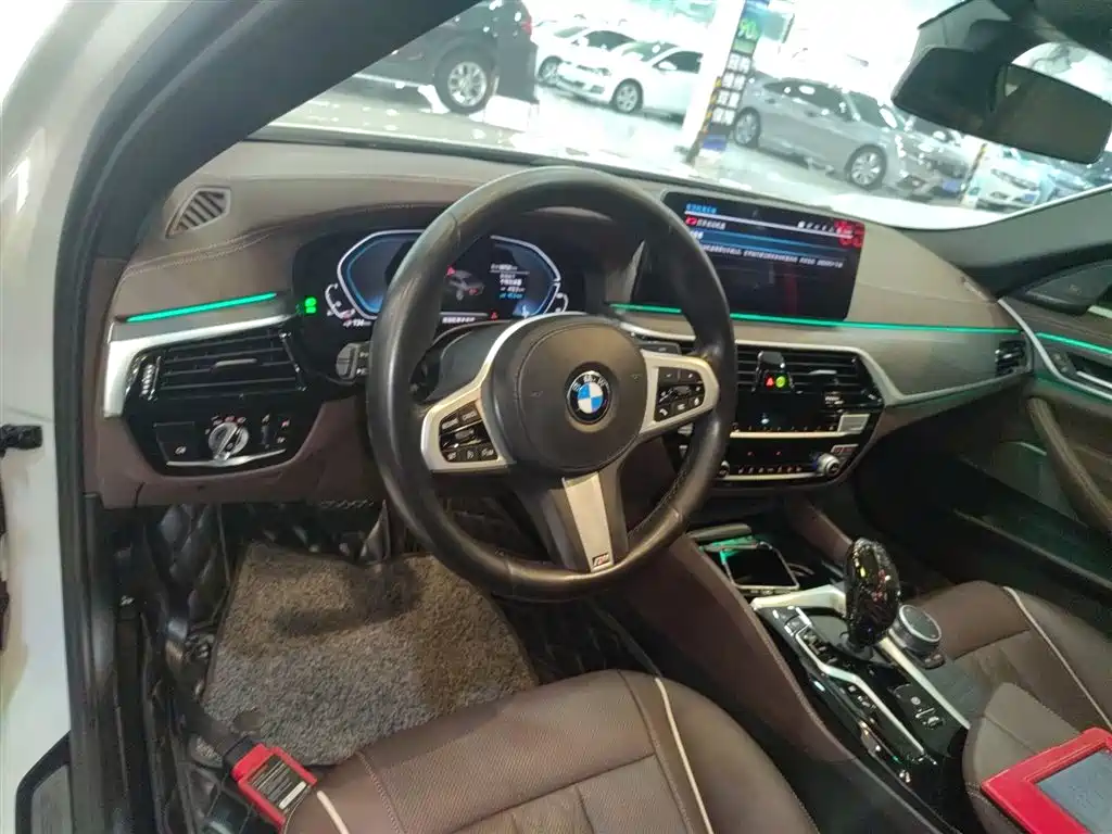 BMW 5 Series New Energy 2021 535Le M Sports Package купить на сайте DeffCars