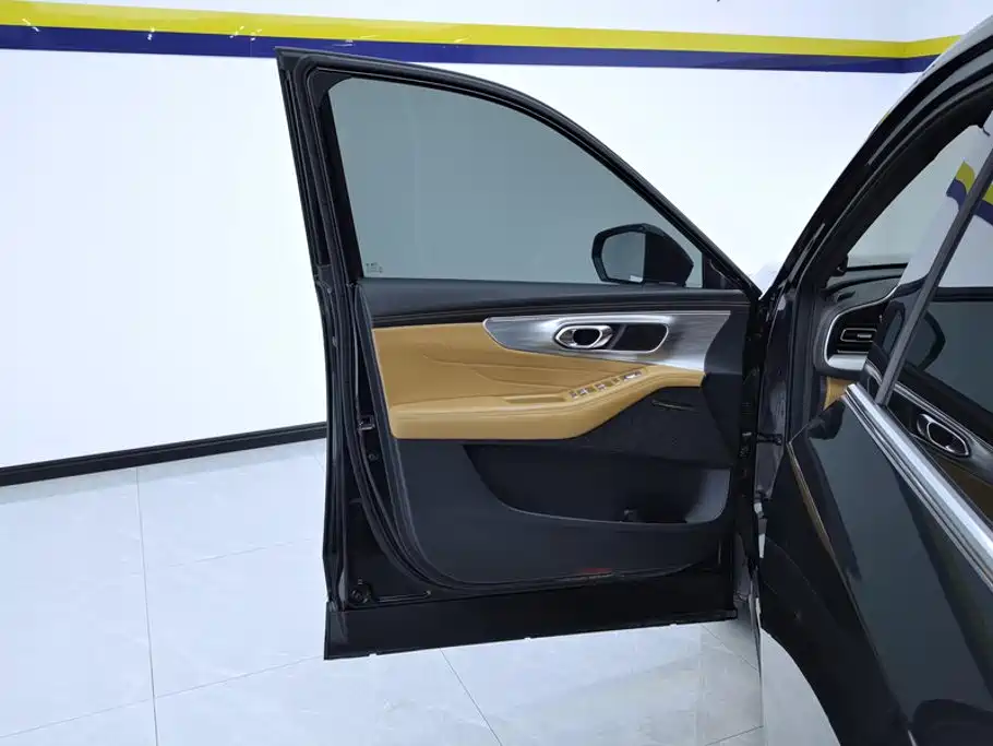 Trumpchi GS8 2024 Vanguard Series 2.0TGDI 2WD Deluxe Wisdom Connected Edition 7-seater купить на сайте DeffCars