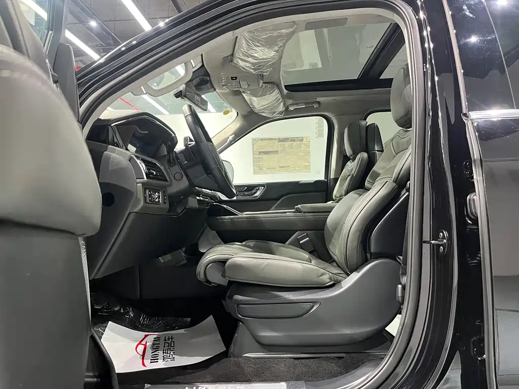 Navigator 2024 3.5T Long Axis Presidential Edition купить на сайте DeffCars