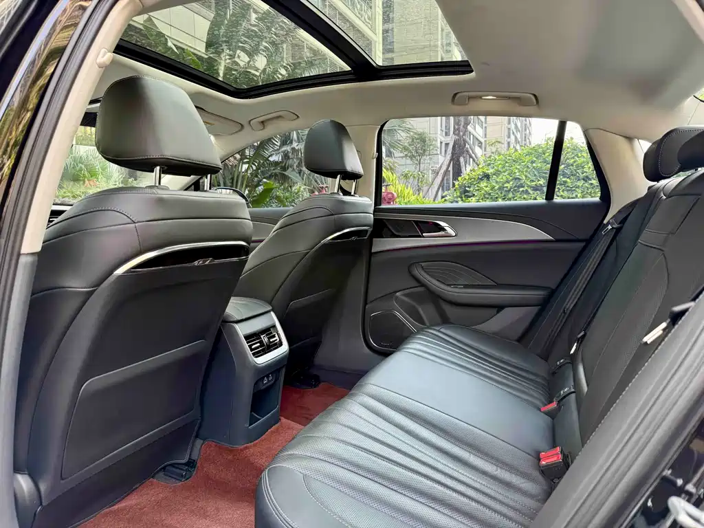 Hongqi H5 2023 2.0T automatic smart connected flag version купить на сайте DeffCars