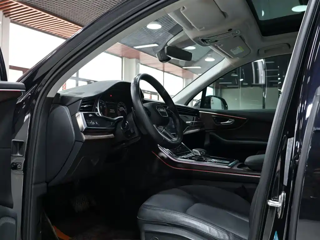 Audi Q7 2021 55 TFSI quattro S line sports version купить на сайте DeffCars