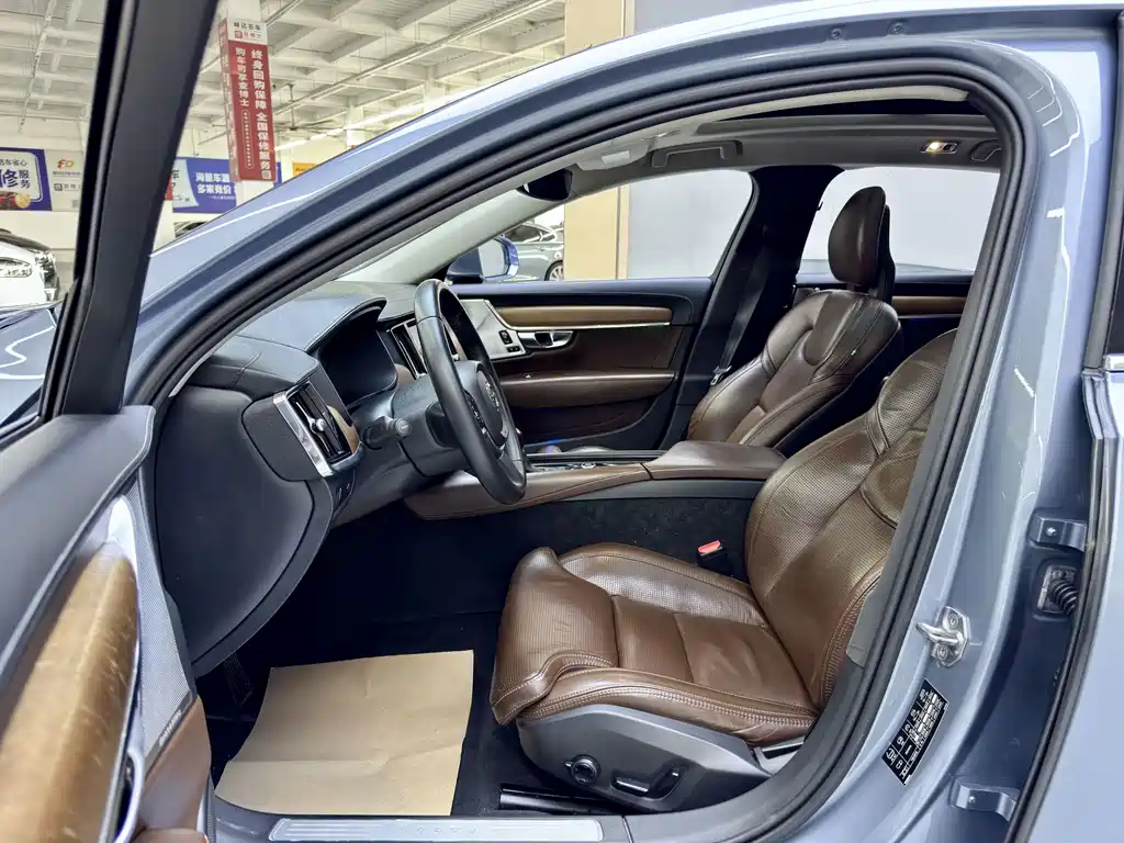 Volvo S90 2017 T5 Zhizun Edition купить на сайте DeffCars