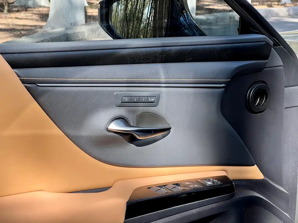 Lexus ES 2024 200 Premium Edition купить на сайте DeffCars