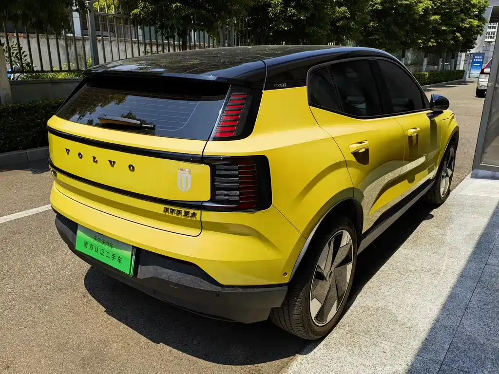 Volvo EX30 2025 Rear Drive Long Range Ultra купить на сайте DeffCars
