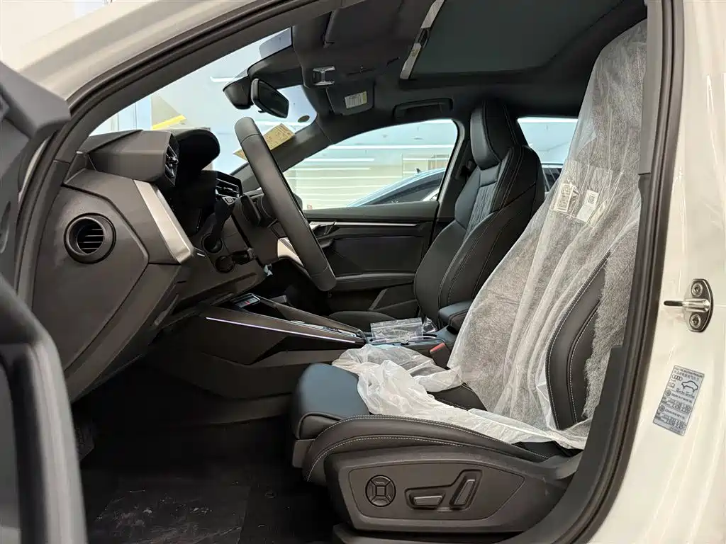 Audi A3 2025 Sportback 35TFSI Flying Spur Exclusive Model купить на сайте DeffCars