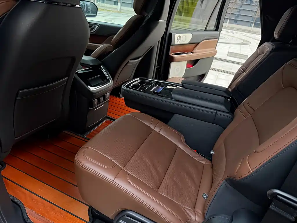 Navigator 2022 3.5T Long Axis Presidential Edition купить на сайте DeffCars