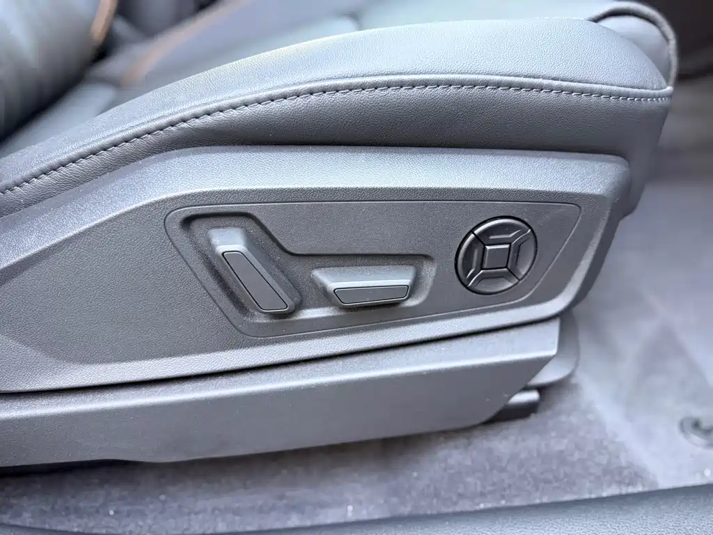 Audi e-tron 2021 50 quattro luxury model купить на сайте DeffCars