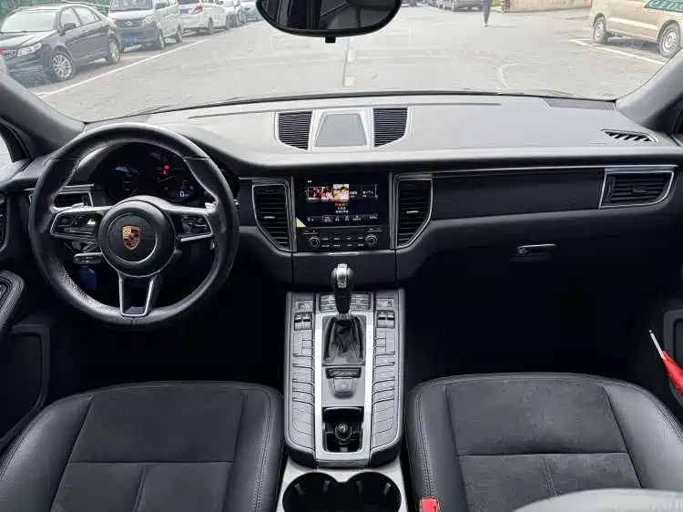 Macan 2017 Macan 2.0T купить на сайте DeffCars