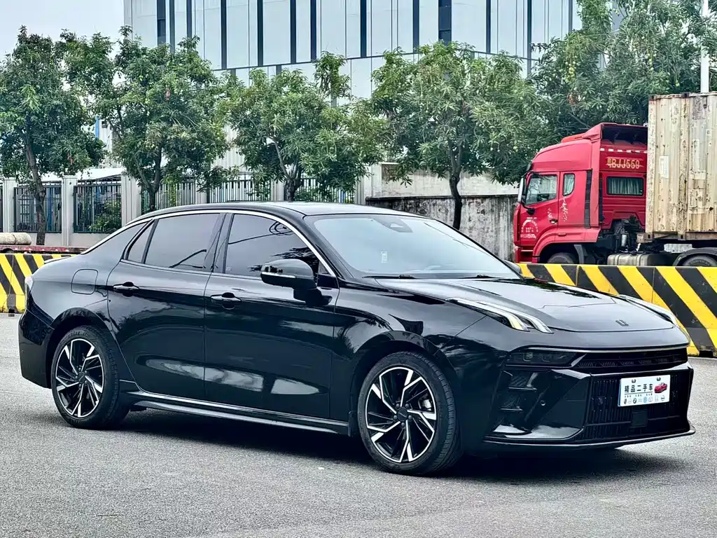 Lynk & Co 03 2023 2.0TD DCT Pro купить на сайте DeffCars