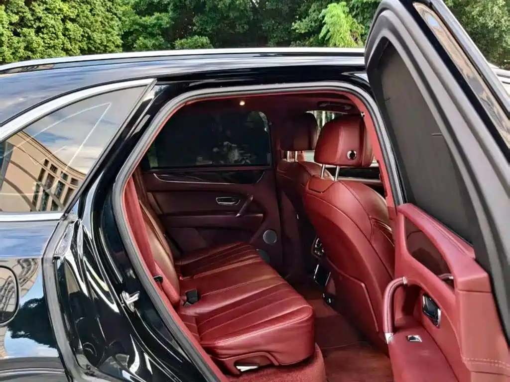 Bentayga 2018 4.0T V8 купить на сайте DeffCars