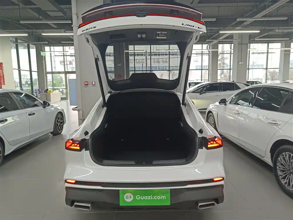 Changan UNI-V 2024 1.5T premium model купить на сайте DeffCars
