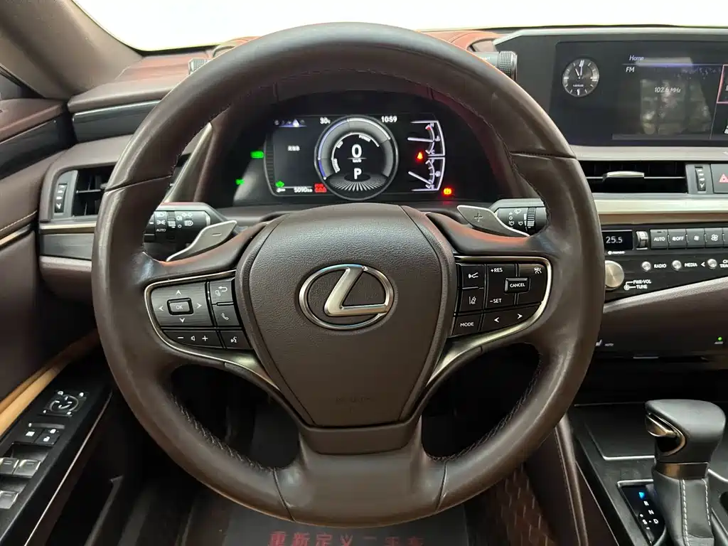 Lexus ES 2020 300h Excellence Edition купить на сайте DeffCars