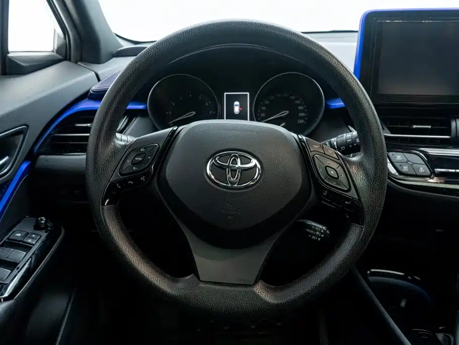 Toyota C-HR 2020 2.0L Leading Edition купить на сайте DeffCars