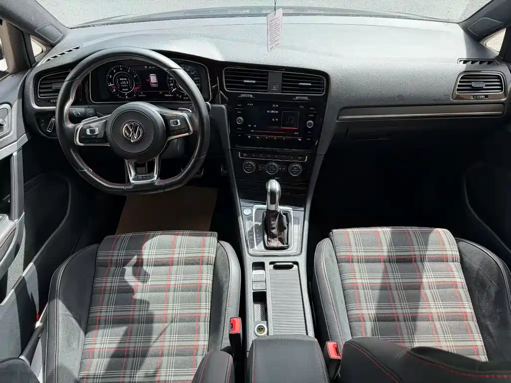 Golf GTI 2018 2.0TSI GTI купить на сайте DeffCars
