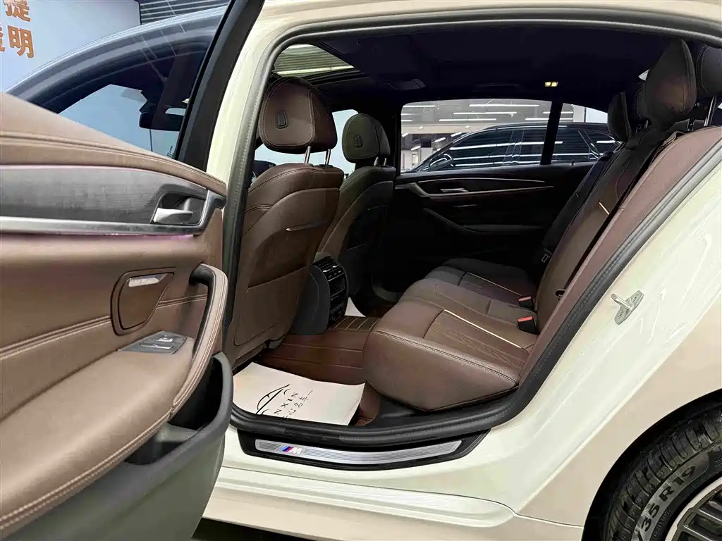 BMW 5 Series 2023 530Li Leading M Sports Package купить на сайте DeffCars