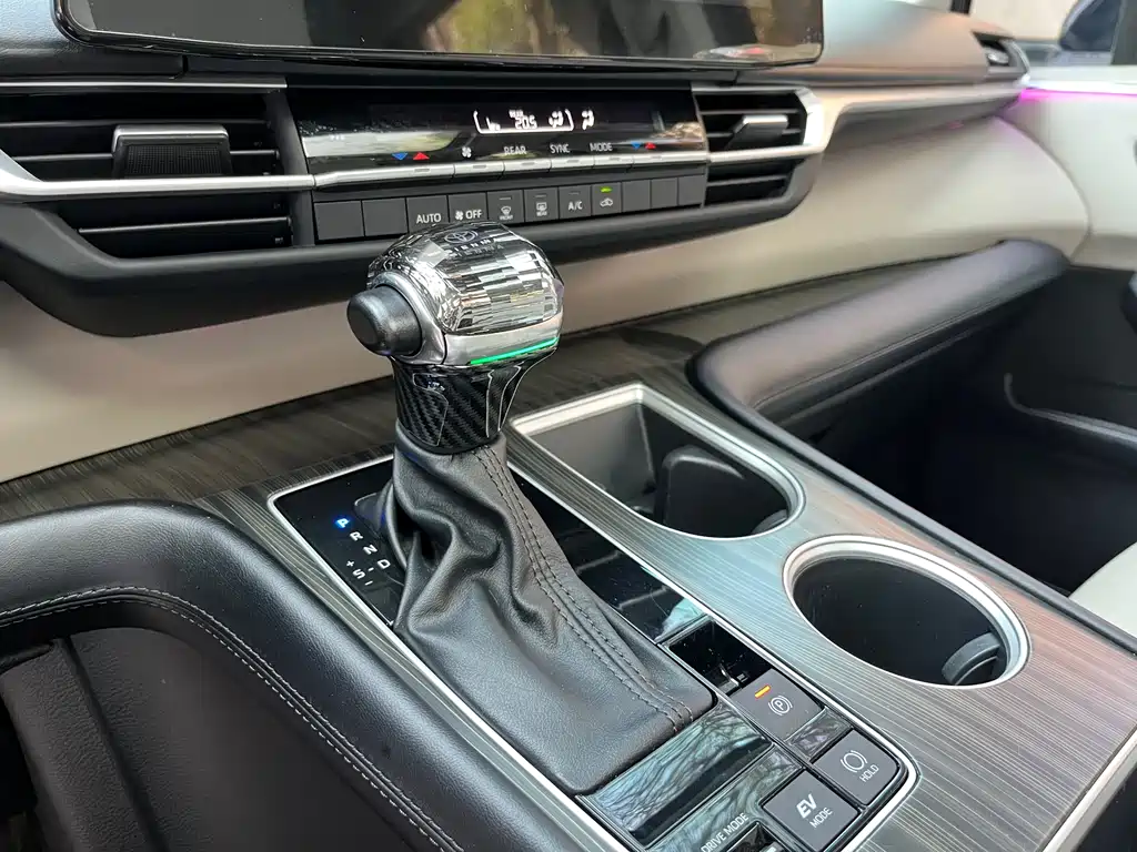 SIENNA 2023 2.5L Hybrid Premium Edition купить на сайте DeffCars