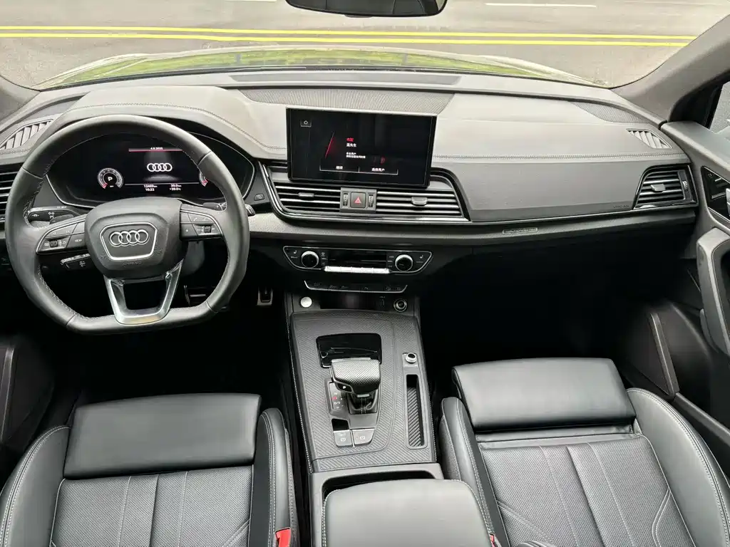 Audi Q5L 2026 45th Anniversary Collector’s Edition 40 TFSI Luxurious and Dynamic купить на сайте DeffCars