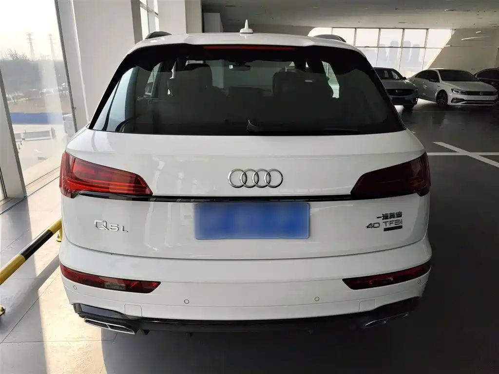 Audi Q5L 2024 40 TFSI luxury and dynamic model купить на сайте DeffCars