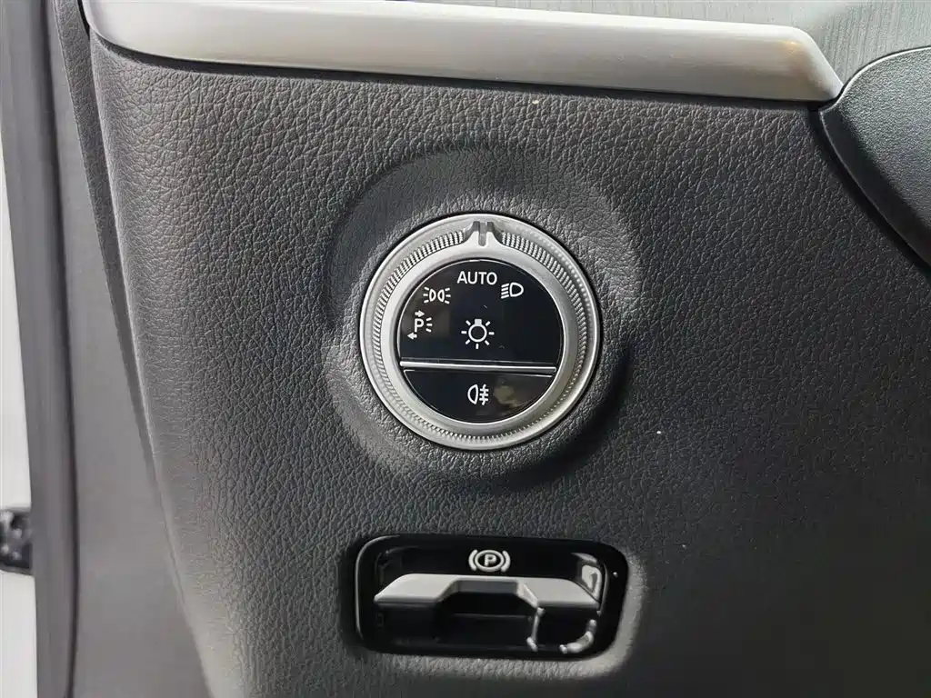 奔驰C级 2025款 改款 C 200 L 运动版 купить на сайте DeffCars