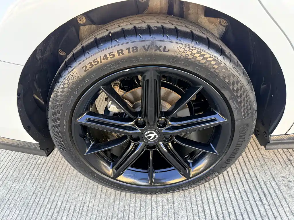 Changan UNI-V 2023 1.5T premium model купить на сайте DeffCars