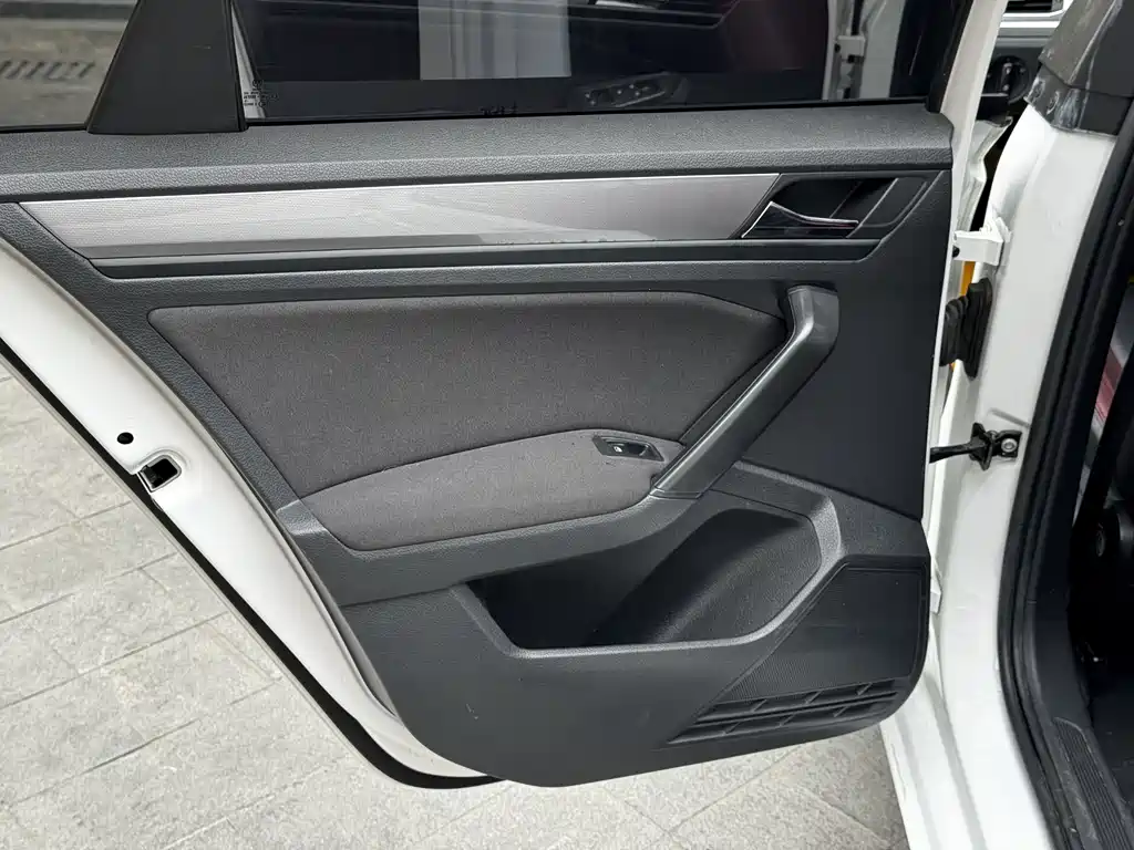 Bora 2019 Bora Legend 1.5L automatic leading type National VI купить на сайте DeffCars