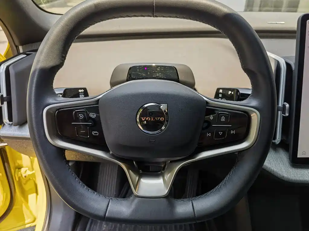 Volvo EX30 2025 Rear Drive Long Range Ultra купить на сайте DeffCars