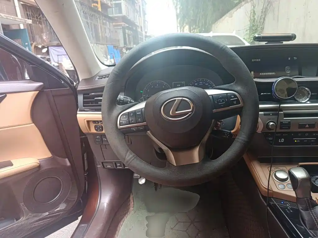 Lexus ES 2015 200 Elite Edition купить на сайте DeffCars