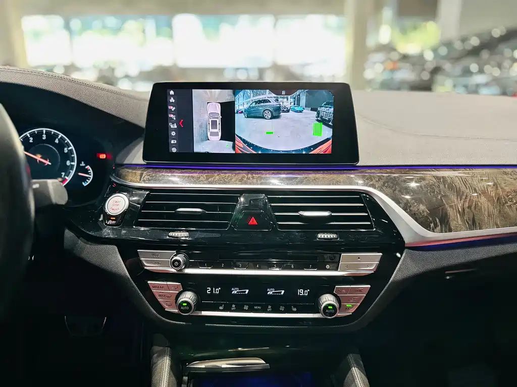 BMW 5 Series 2019 530Li Leading M Sports Package купить на сайте DeffCars