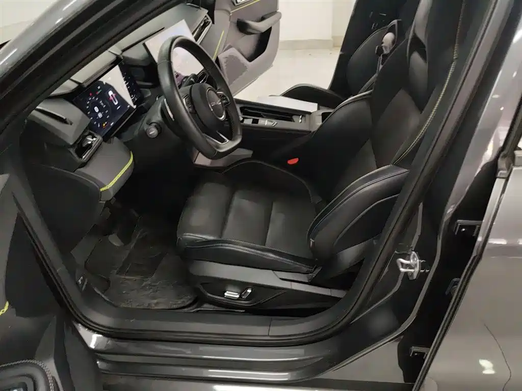 Lynk & Co 03 2023 1.5TD DCT Pro купить на сайте DeffCars