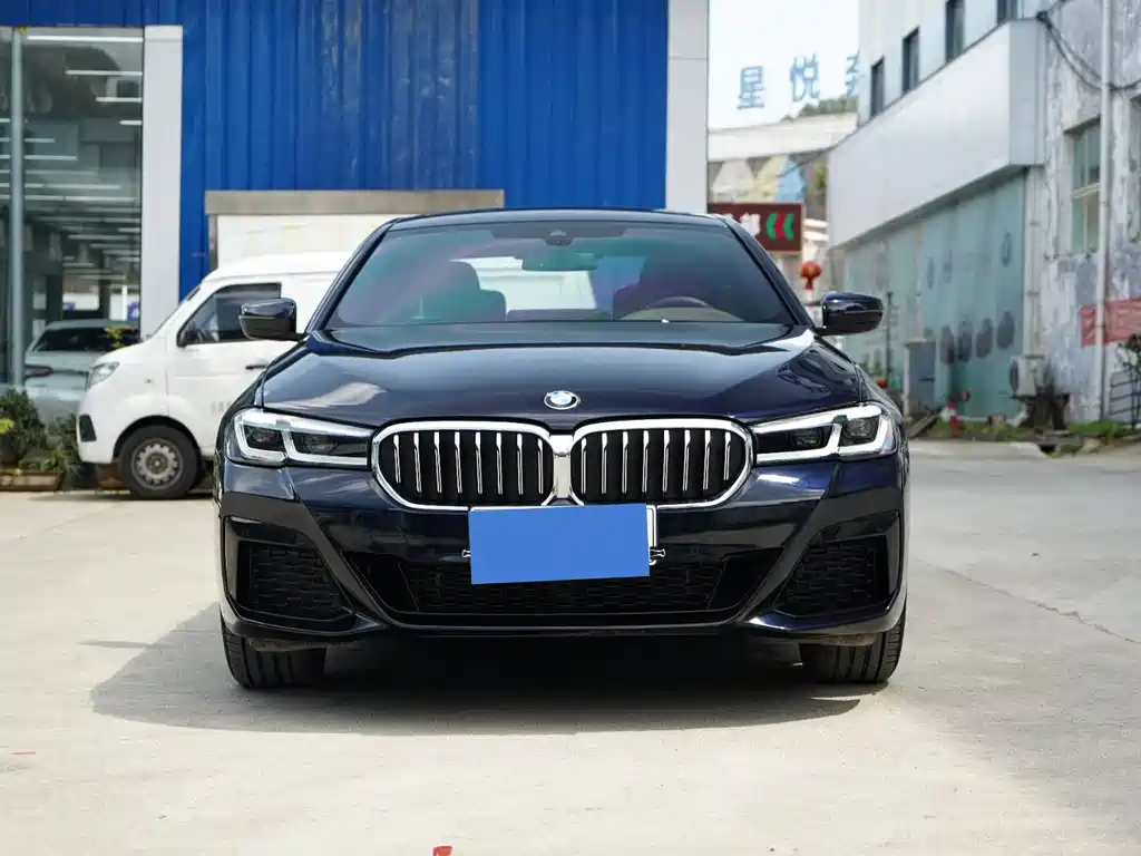 BMW 5 Series 2023 facelift 530Li leading M sports package купить на сайте DeffCars