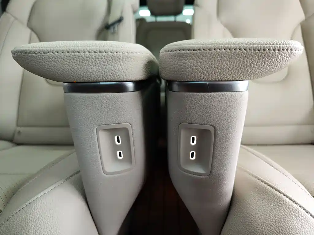 Mercedes-Benz V-Class 2021 V 260 L Long Wheelbase Premium Edition купить на сайте DeffCars