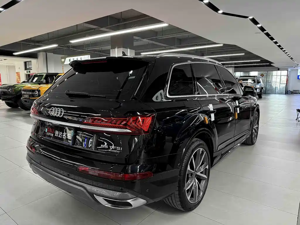 Audi Q7 2021 55 TFSI quattro S line sports version купить на сайте DeffCars