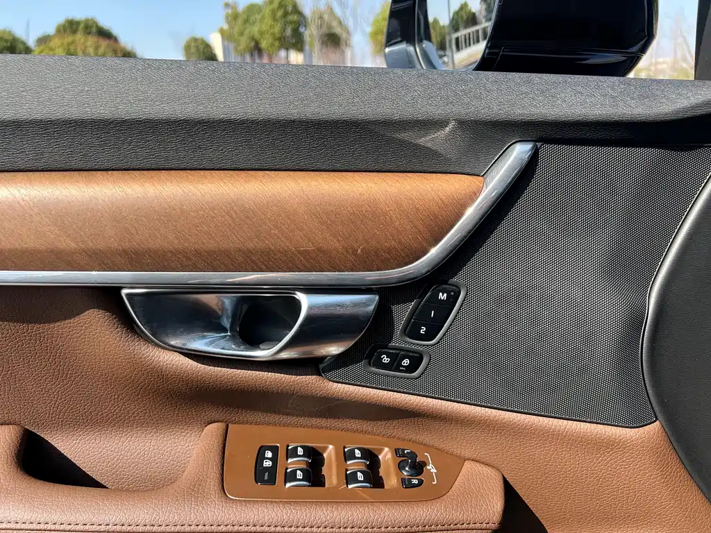 Volvo S90 2021 B5 Zhiyi Luxury Edition купить на сайте DeffCars