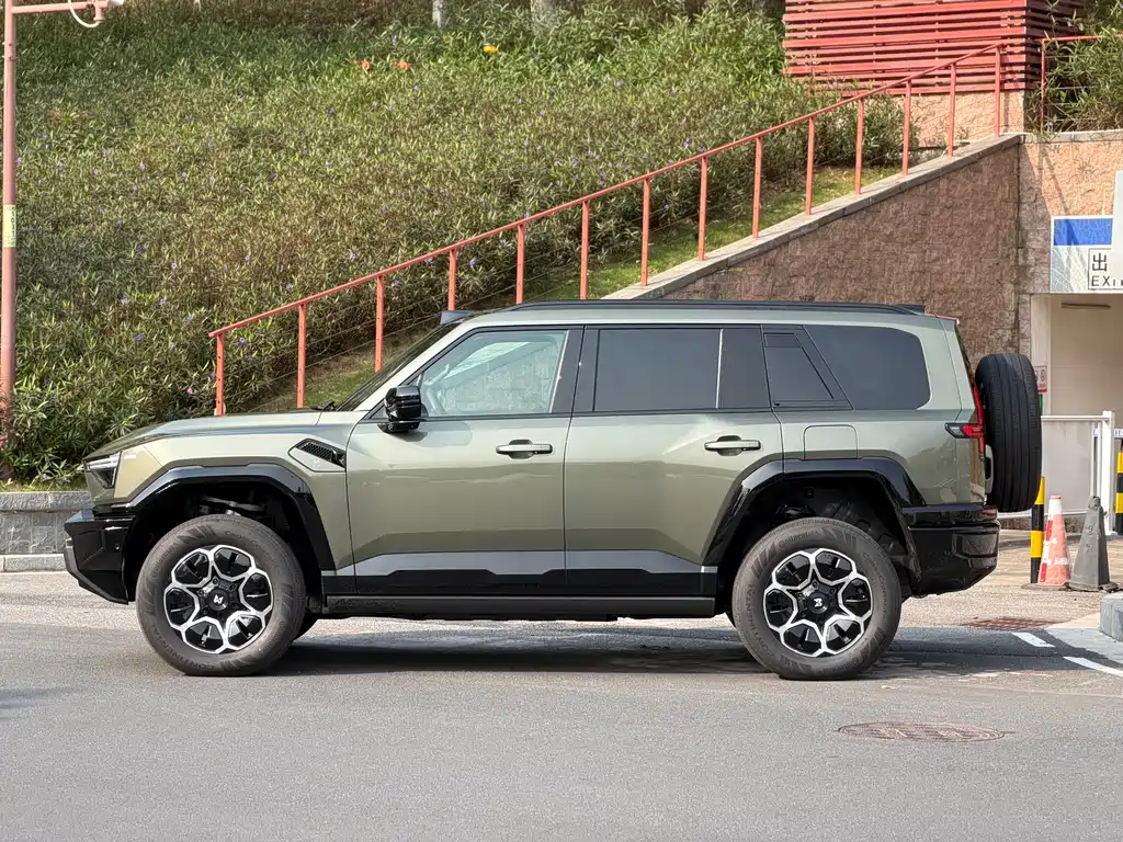 Warrior M817 2025 Pro купить на сайте DeffCars