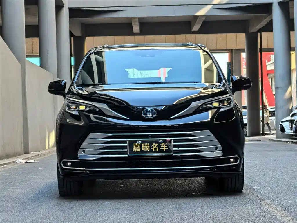 SIENNA 2023 2.5L Hybrid Platinum Edition купить на сайте DeffCars