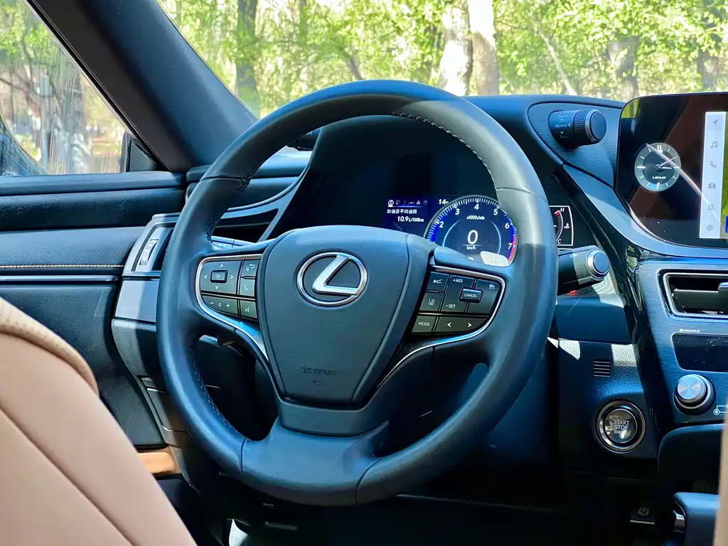 Lexus ES 2024 200 Premium Edition купить на сайте DeffCars