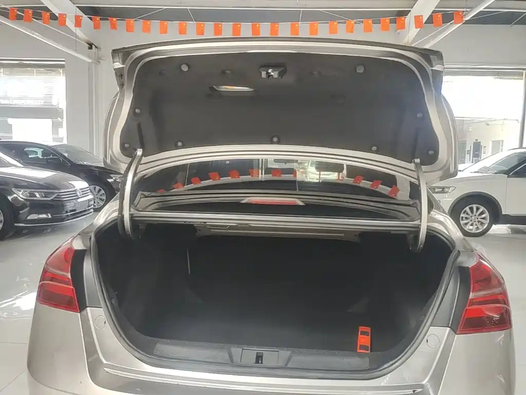 Emgrand 2018 1.5L manual luxury model купить на сайте DeffCars