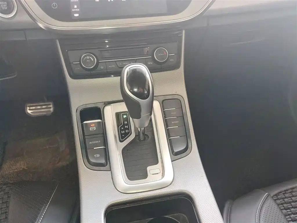 Emgrand GS 2018 trendsetting version 1.4T automatic leading smart connected model купить на сайте DeffCars
