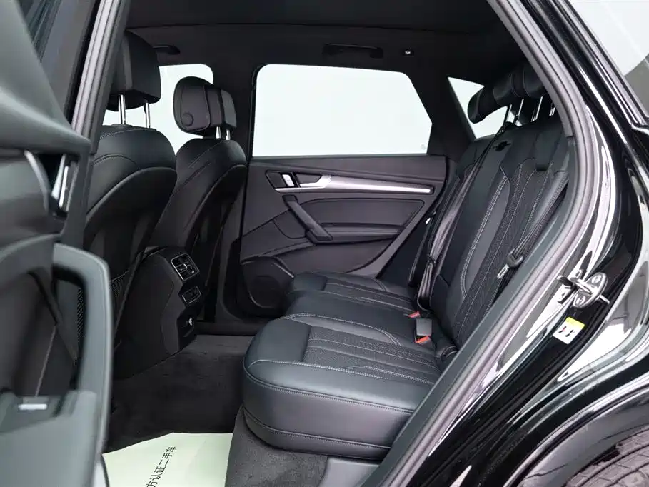 Audi Q5L 2025 45th Anniversary Collector's Edition 40 TFSI Luxurious and Dynamic купить на сайте DeffCars