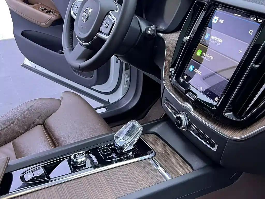 Volvo XC60 2023 B5 four-wheel drive Zhiyuan Deluxe Edition купить на сайте DeffCars