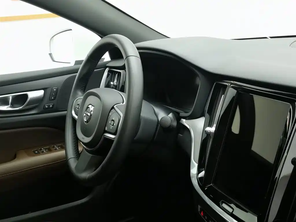 Volvo S60 2024 B4 Zhiyi Luxury Edition купить на сайте DeffCars