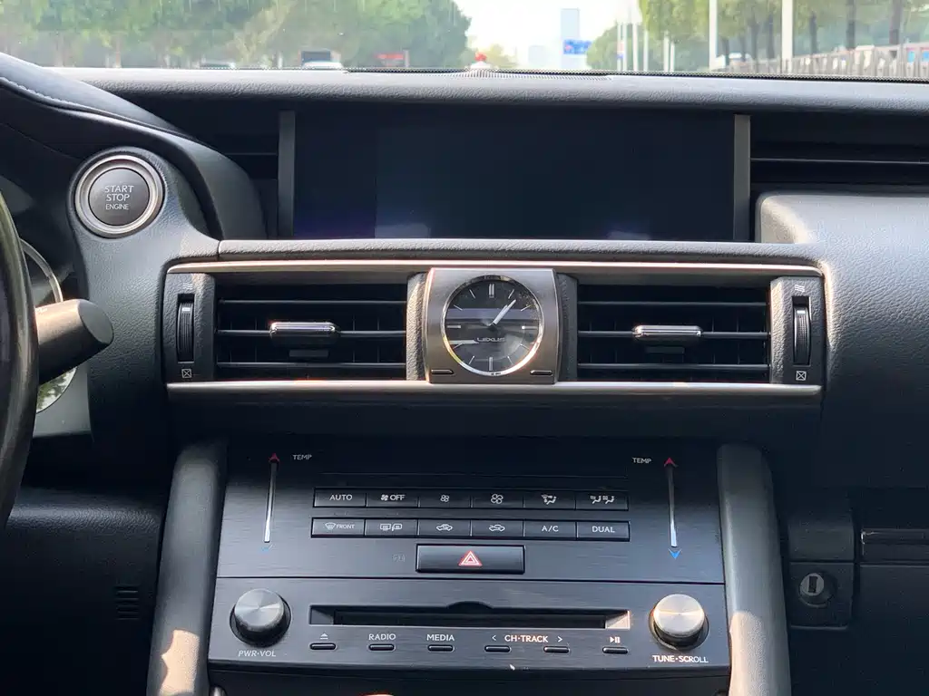 Lexus IS 2017 300 Advanced Edition купить на сайте DeffCars