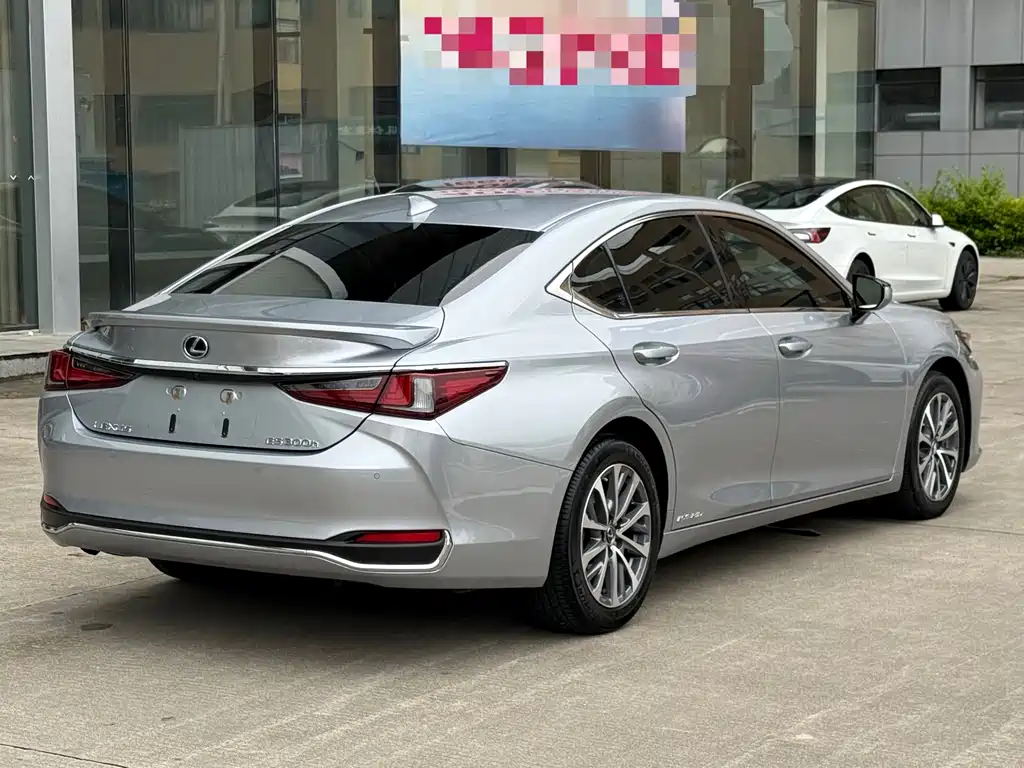 Lexus ES 2021 300h Excellence Edition купить на сайте DeffCars