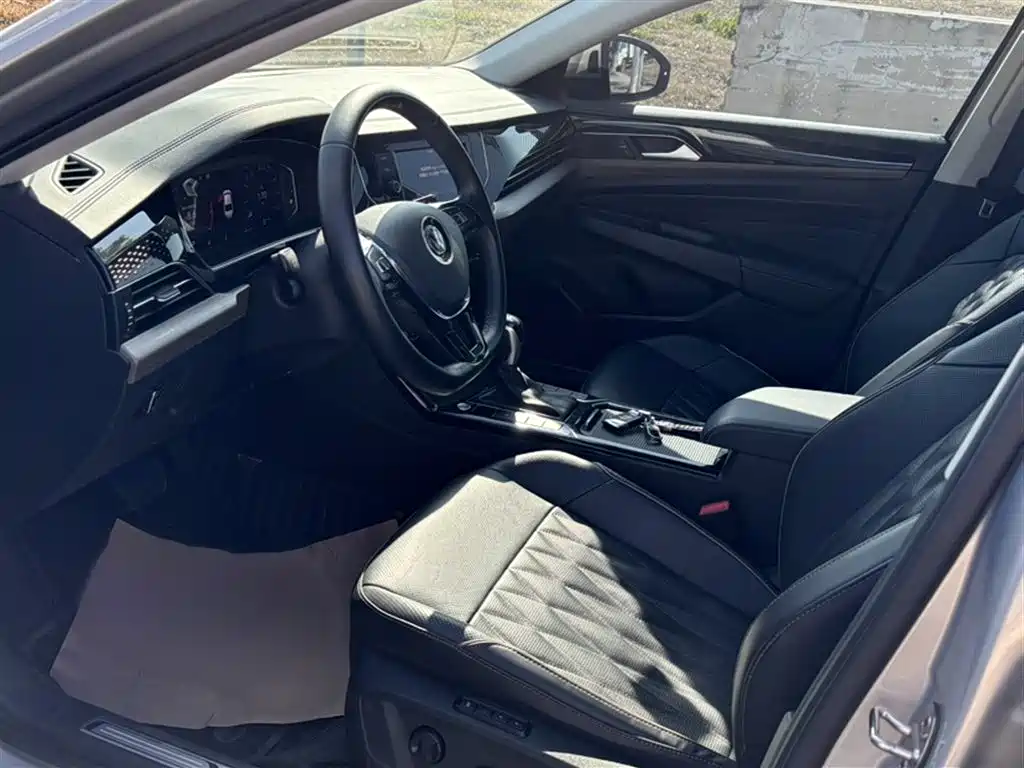 Passat 2019 330TSI Deluxe Edition National VI купить на сайте DeffCars