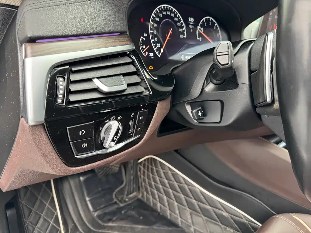 BMW 5 Series 2019 530Li Exclusive Luxury Package купить на сайте DeffCars