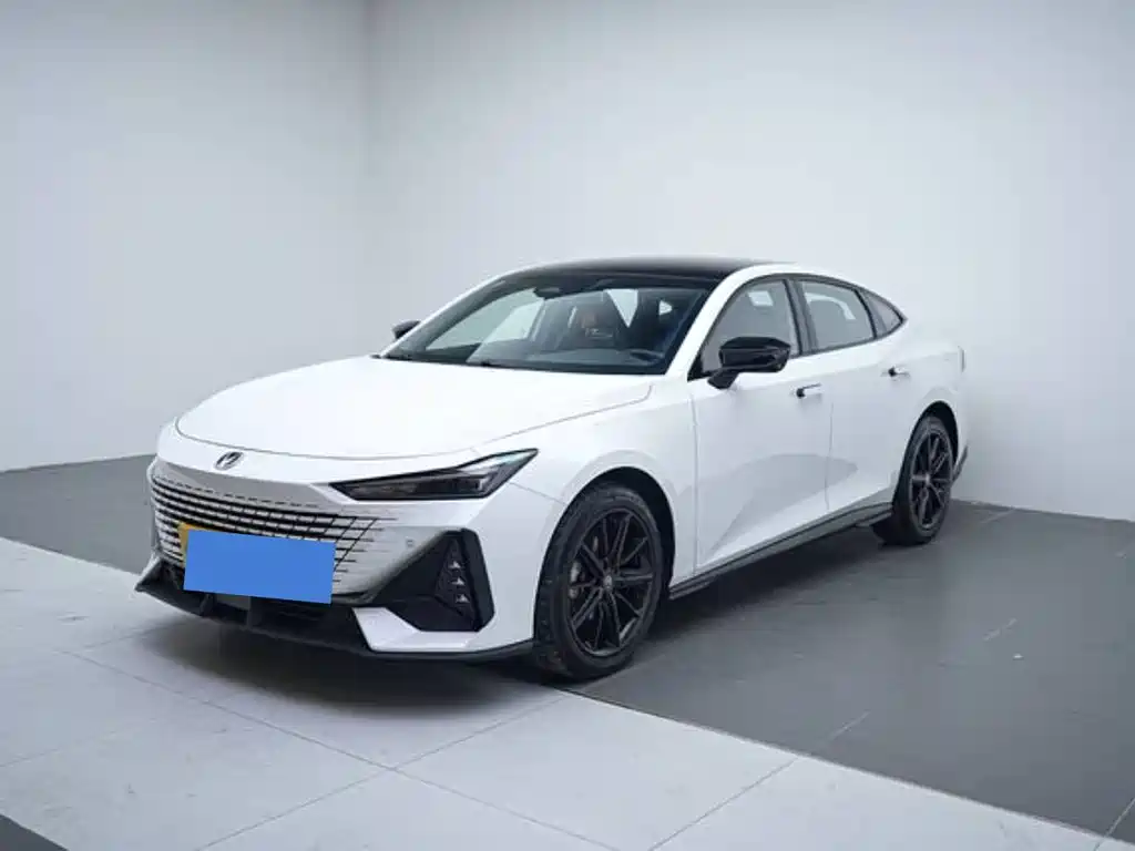 Changan UNI-V 2023 1.5T premium model купить на сайте DeffCars