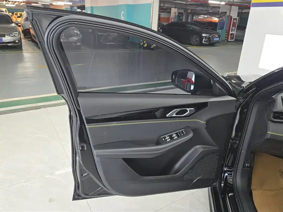 Lynk & Co 03 2023 1.5TD DCT Pro купить на сайте DeffCars