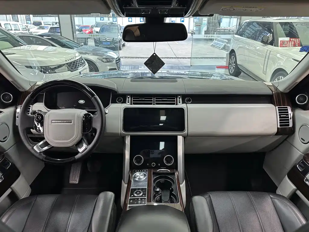 Range Rover 2015 3.0 SC V6 Vogue SE Genesis Extended Edition купить на сайте DeffCars