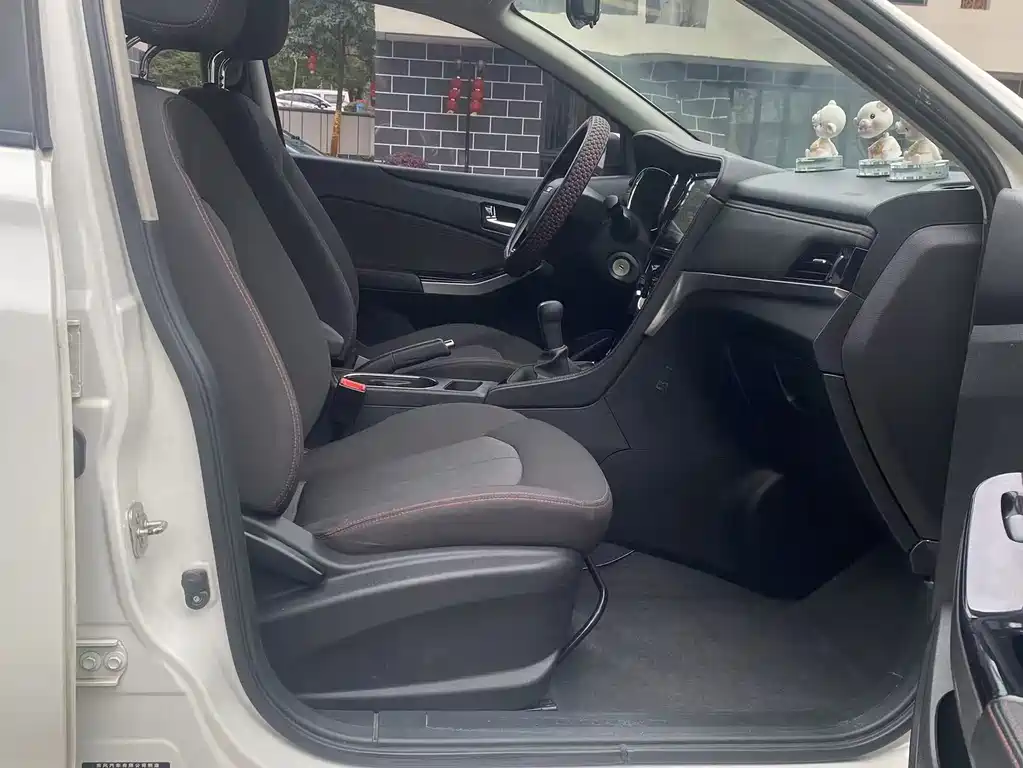 Venucia T70 2019 1.6L manual classic version купить на сайте DeffCars